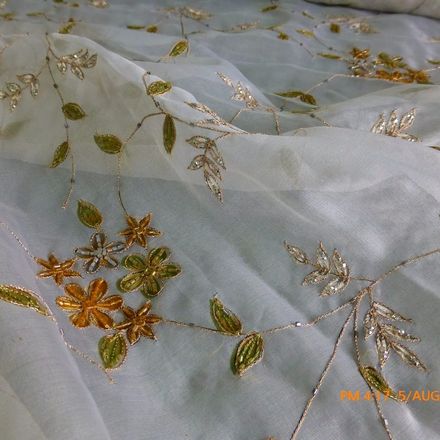 Organza de seda bordada